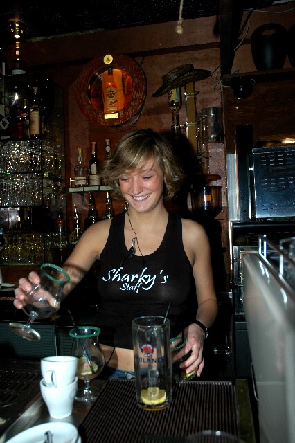 min 2005 12 04 sharkys 135